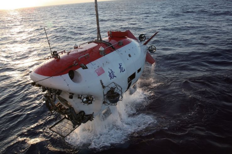 蛟龙号载人潜水器的研制及其对中国深海探索的推动