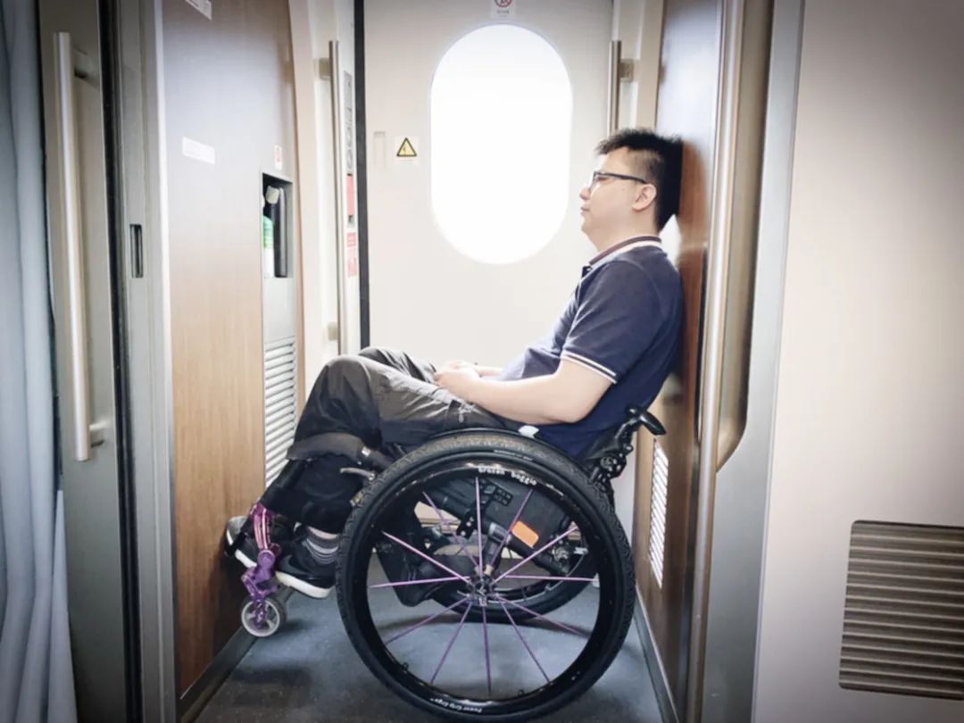 意外失去双腿后汽车成了我的新双腿