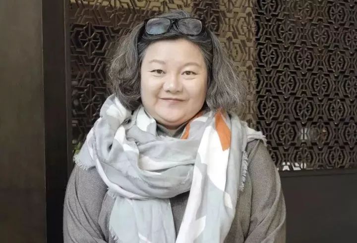 洪晃像其他任何一个普通的母亲一样,提到女儿,总有很多话要说,有很多