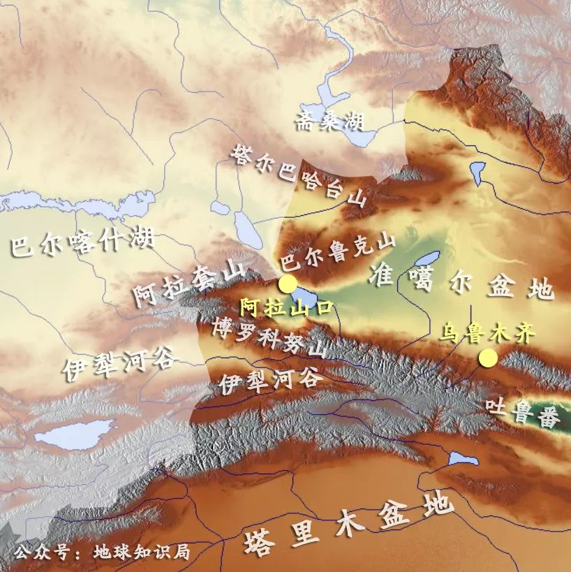 夹在阿拉套山与巴尔鲁克山之间阿拉山口位于中国和哈萨克斯坦两国的