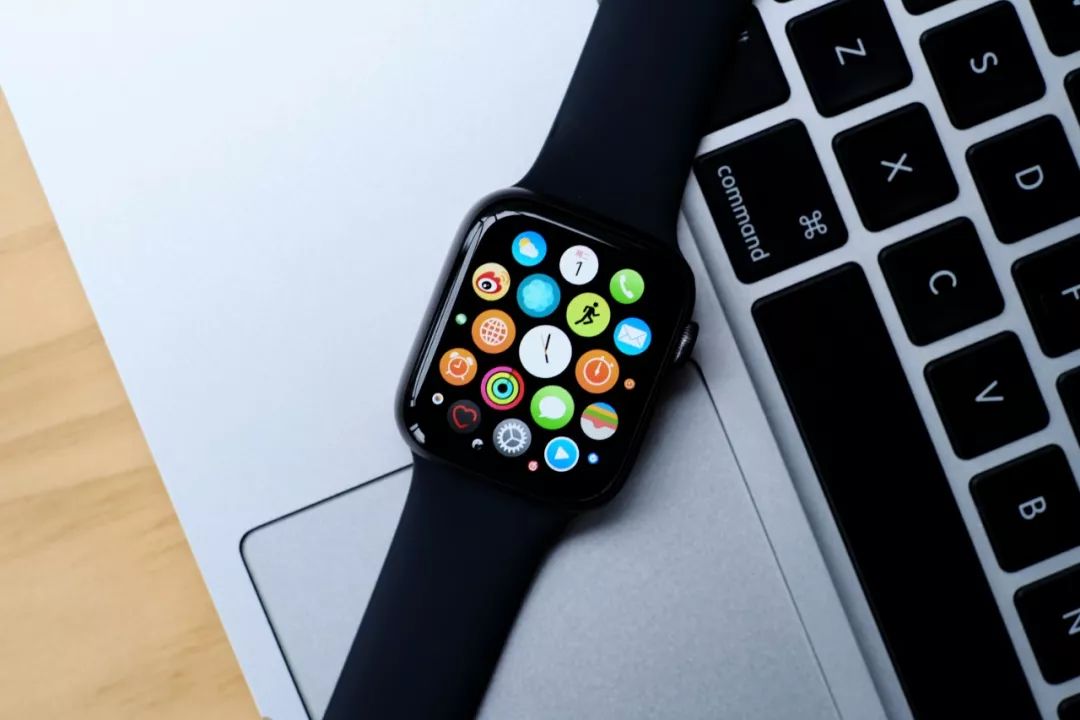 测评你想玩一辈子iphone还是跟它改变自己applewatch4测评