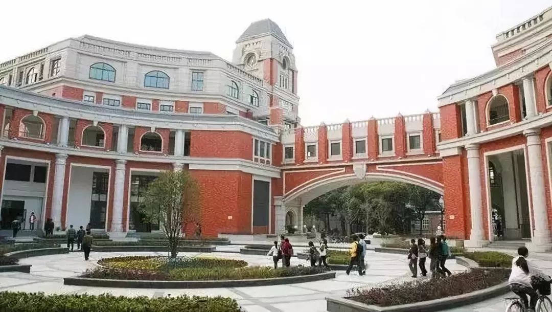 中国百校之父田家炳逝世把自己捐成穷人的富豪