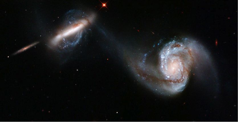 双悬臂星系图片