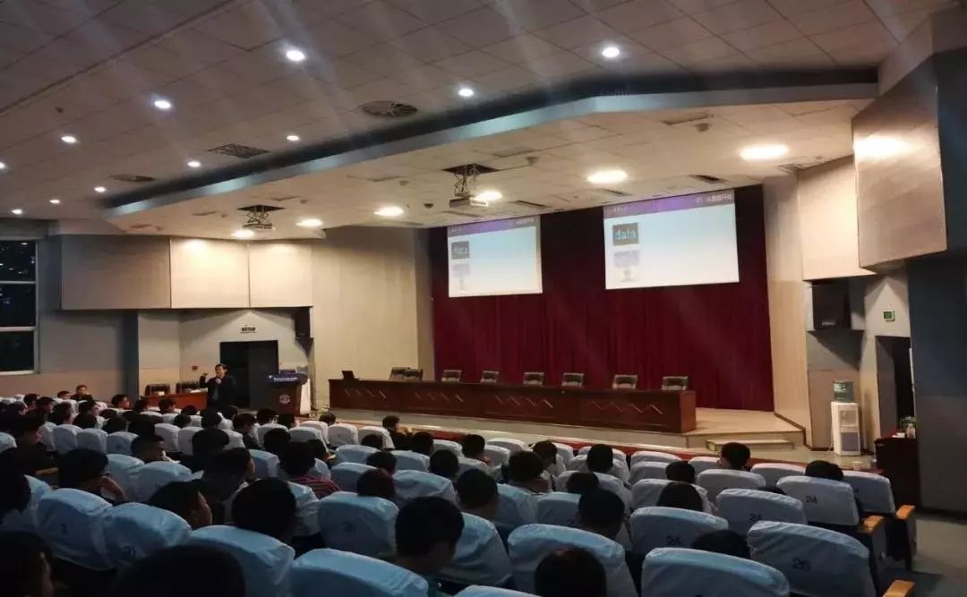 以智慧教学点亮学生的希望之光清华大学慕课教师袁博赴贵州支教纪实