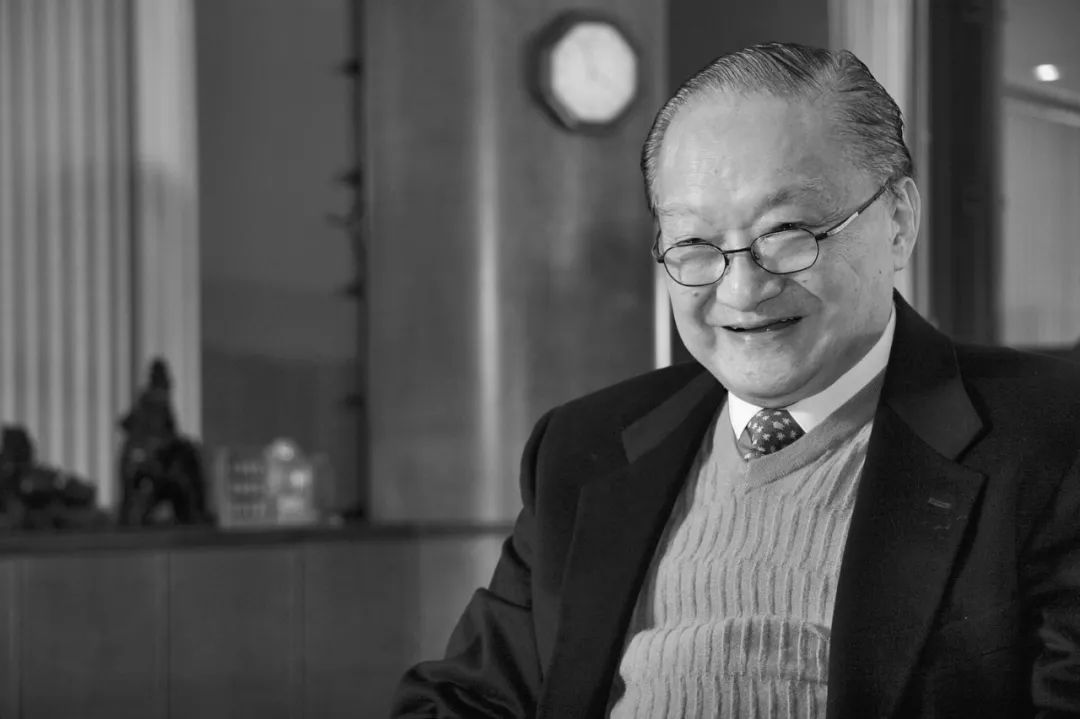 图丨林津鹭 摄造侠者"金庸1948年,在香港复刊的《大公报》调查良镛来