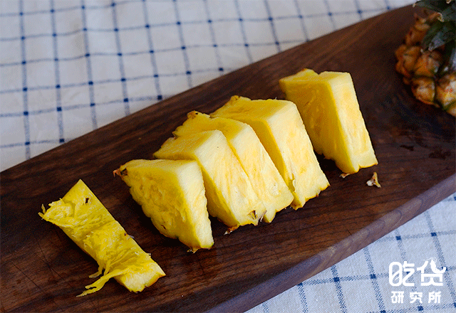 为啥吃菠萝吃多了嘴疼那是因为菠萝也在吃你好物推荐