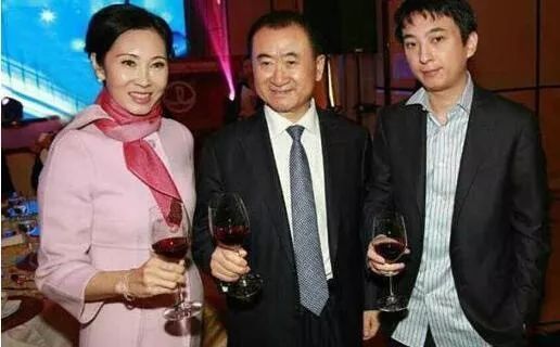 其实,王思聪绝对不只是吃瓜群众津津乐道的换网红女朋友,微博超级大v