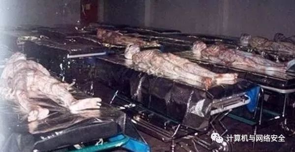 有一位逛过暗网的老外网友,将一些在暗网遇到的恐怖惊悚经验,分享在