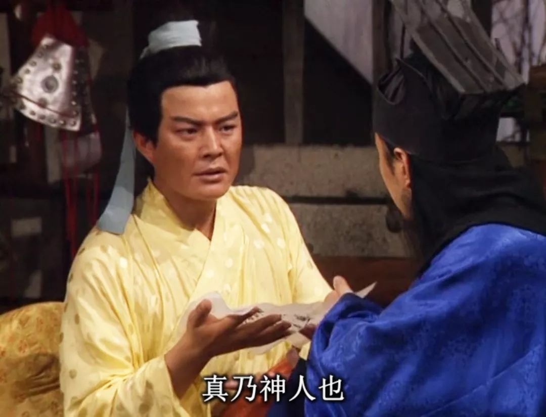 但很显然,登坛做法只是故事中诸葛亮掩饰的手段,正如京剧《借东风》所
