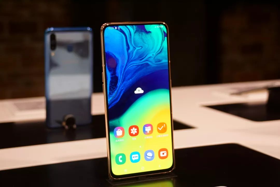 三星首款真全面屏手机,不再忍受视觉障碍