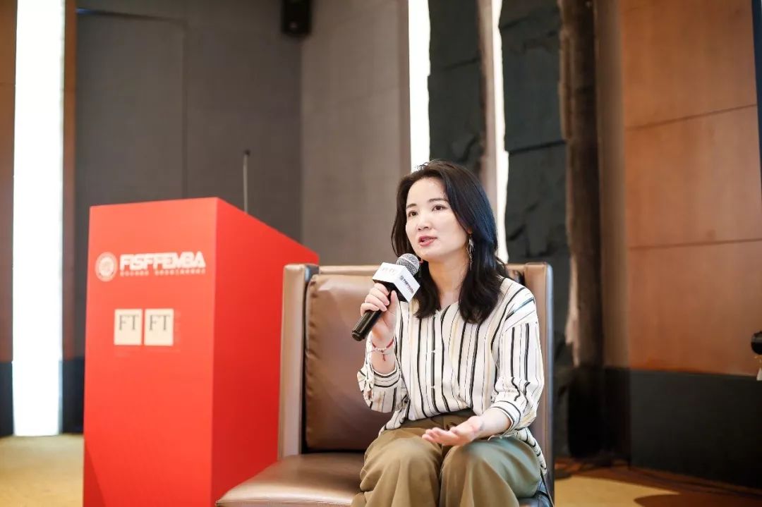 ft中文网财经版主编徐瑾在对话中分享了自己对《原则:生活和工作》和