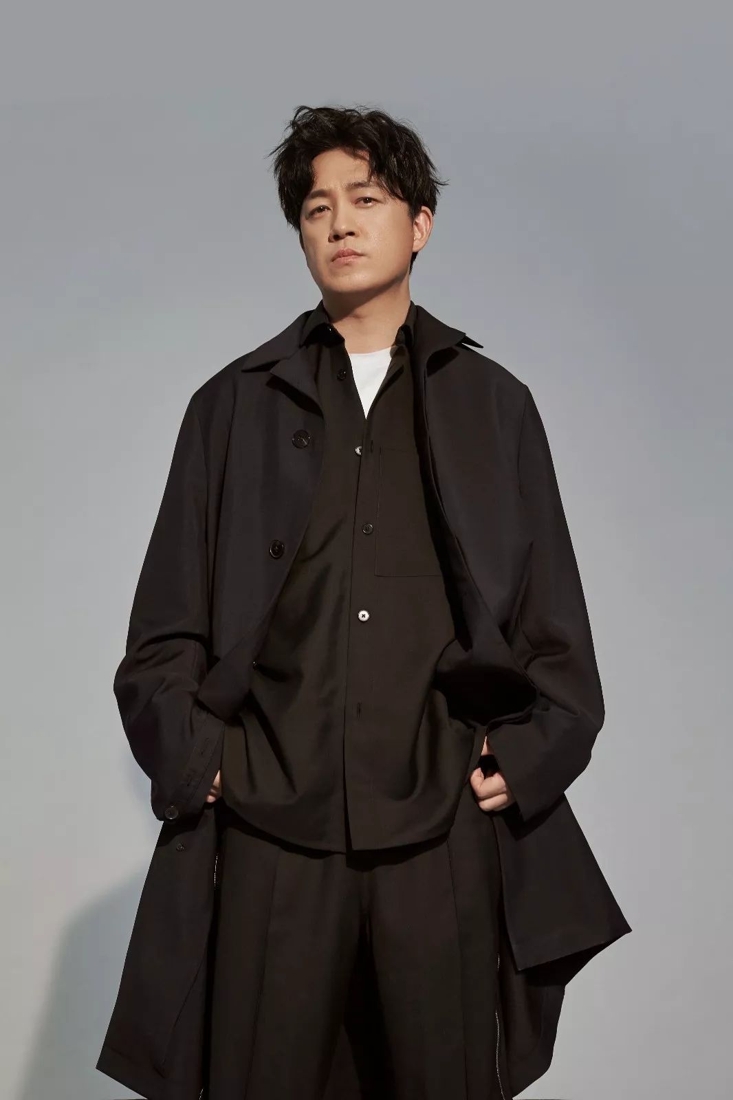 通过大数据甄选辩论话题针锋相对,由潘粤明和张绍刚率军领队,节目汇集