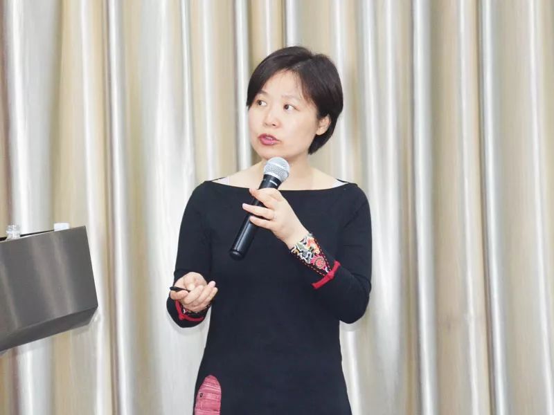 叶庆教授在会议中进行了"肿瘤ngs报告解读"的演讲,站在分子病理的角度