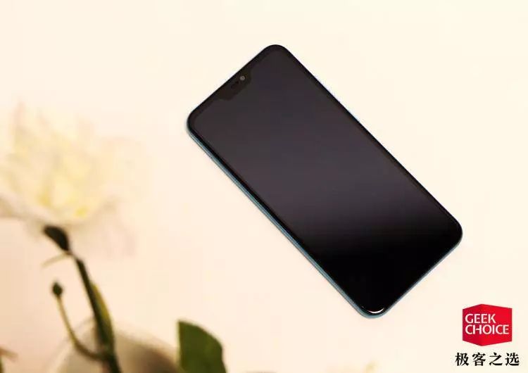 红米6pro上手小巧全面的千元刘海屏手机