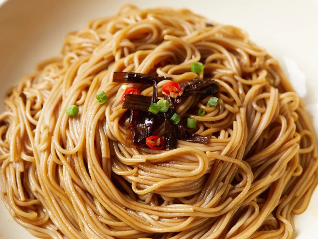 西藏的青稞做成挂面吃起来弹弹的真筋道