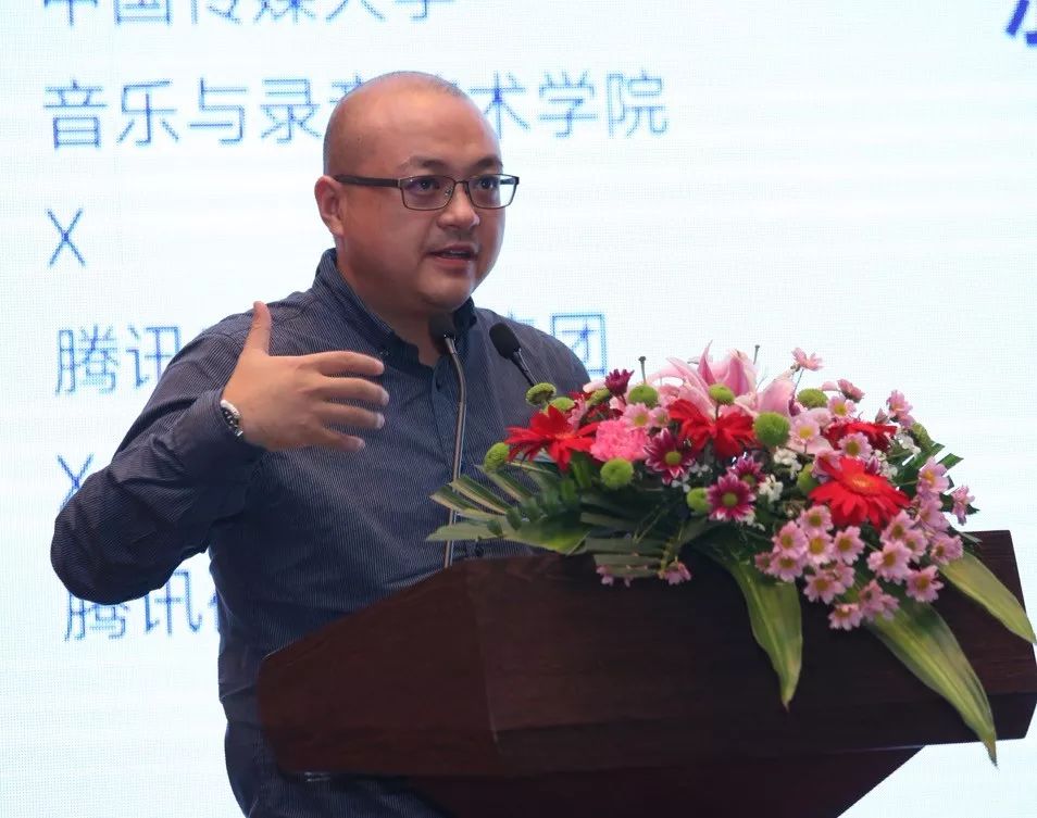 中国传媒大学音乐与录音艺术学院副院长赵志安认为,"信息时代对音乐