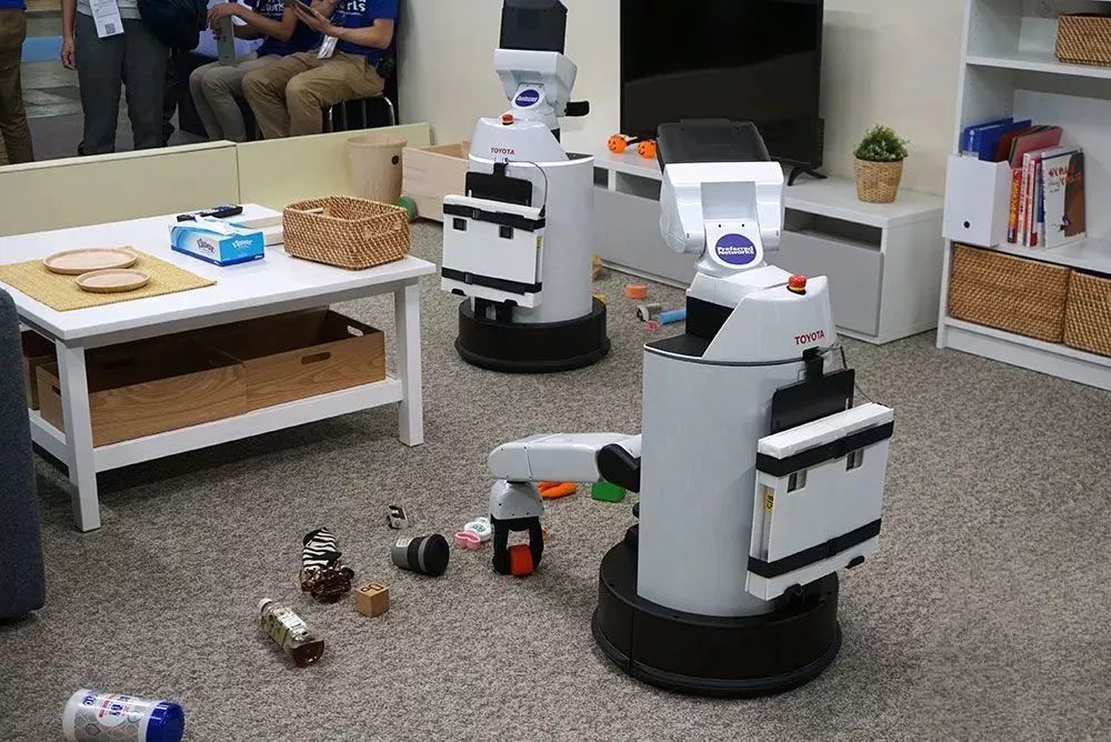 实用|岛国发明家政机器人,有了它还要找什么保洁?